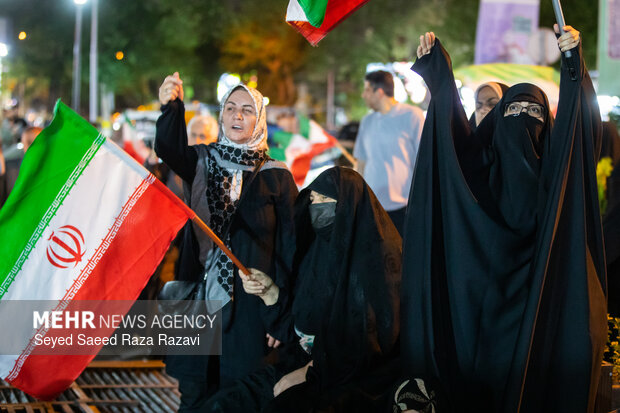 اجتماع حمایت از رزمندگان در مقابله با دشمن آمریکایی - صهیونی