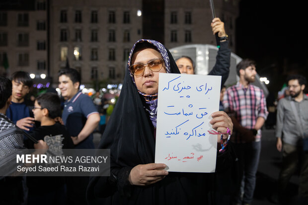 اجتماع حمایت از رزمندگان در مقابله با دشمن آمریکایی - صهیونی