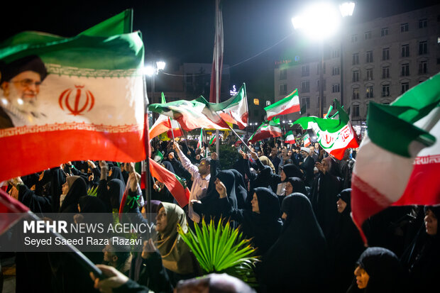 اجتماع حمایت از رزمندگان در مقابله با دشمن آمریکایی - صهیونی