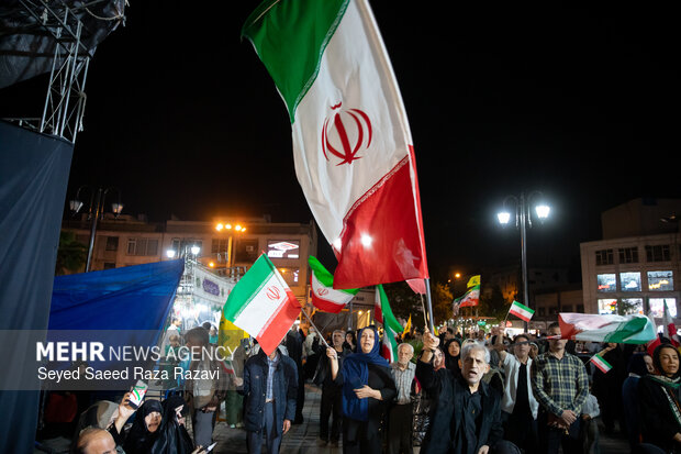 اجتماع حمایت از رزمندگان در مقابله با دشمن آمریکایی - صهیونی