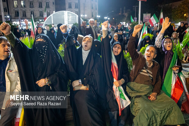 Iranian people denounce US-Israeli aggression, back Leader
