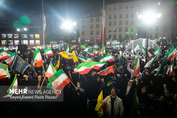 Iranian people denounce US-Israeli aggression, back Leader
