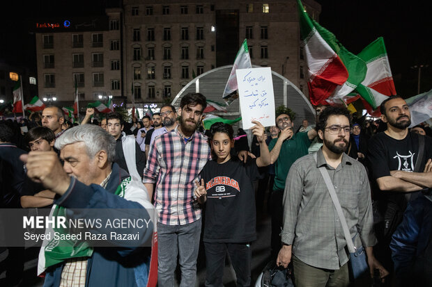 Iranian people denounce US-Israeli aggression, back Leader
