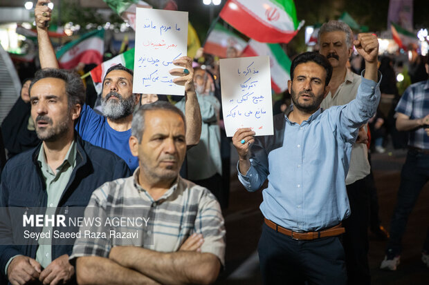Iranian people denounce US-Israeli aggression, back Leader
