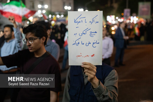 Iranian people denounce US-Israeli aggression, back Leader
