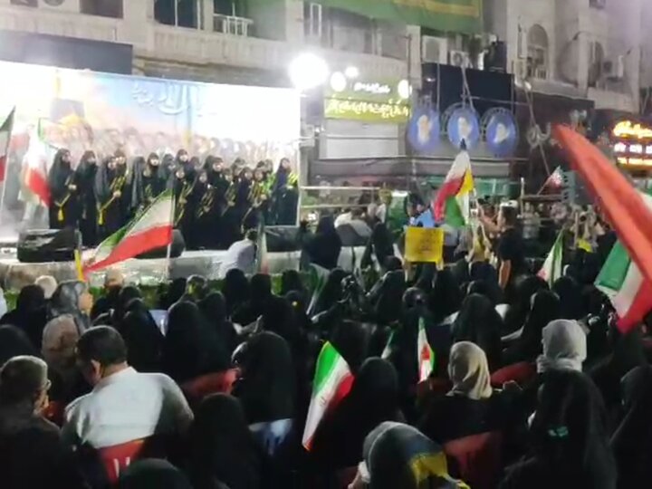 سرودخوانی دختران بوشهری در تجمع شبانه