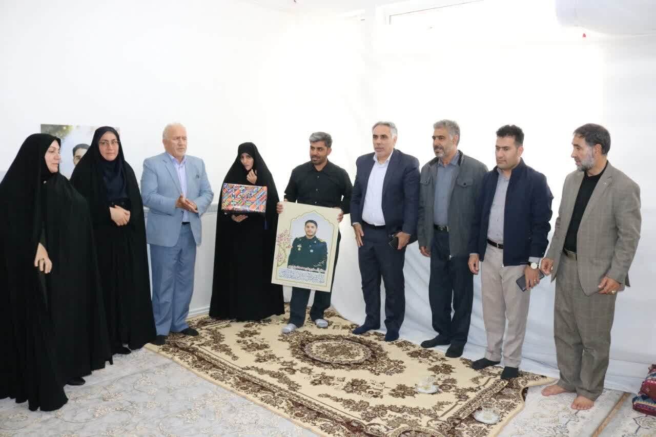 مسئولان لرستان با خانواده شهید «محمد امینی پور» دیدار کردند