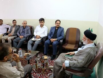 امام جمعه دیّر: شرایط معیشتی مناسب برای معلمان فراهم شود