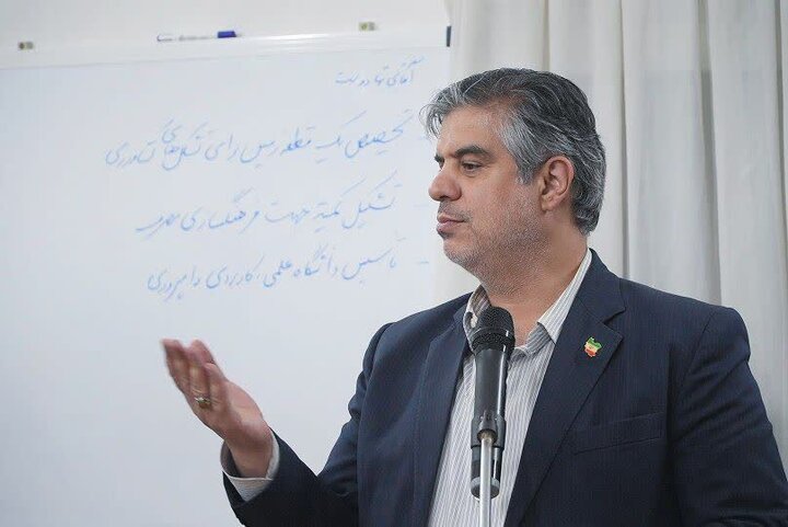 زندیه وکیلی: بیش از ۹۳ شهید از مرکزی در جنگ رمضان تقدیم انقلاب شد