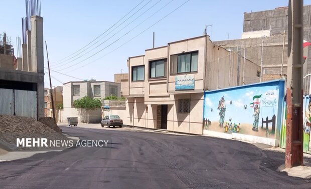 عملیات آسفالت معابر کنگاور با سرعت ادامه دارد