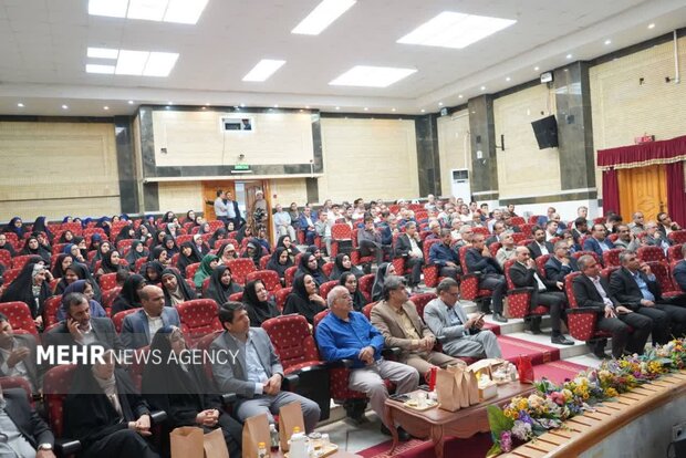 معاون استاندار بوشهر: تضارب آرا و شنیدن نقدها موجب گشایش می شود