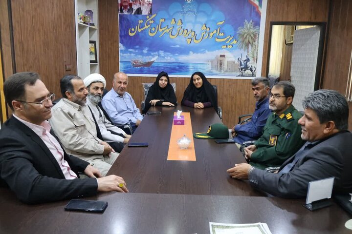 فرماندار تنگستان:معلمان در شرایط سخت چراغ آموزش را روشن نگه داشتند فرماندار تنگستان:معلمان در شرایط سخت چراغ آموزش را روشن نگه داشتند