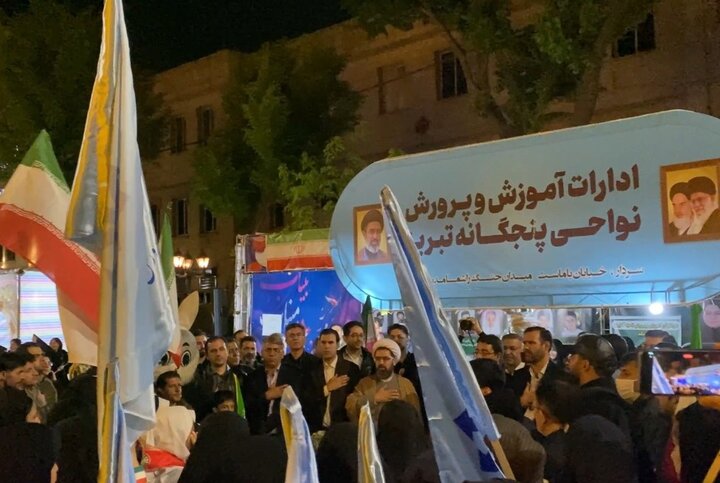 برگزاری تجمع فرهنگیان و دانش‌آموزان تبریز به مناسبت هفته معلم