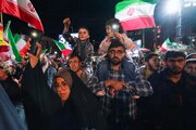 پیروزی در جنگ با حضور باشکوه مردم در خیابان