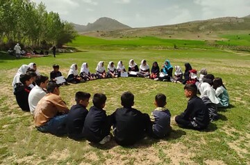کودکان و نوجوانان روستای «محمدآباد» ازنا با تلسکوپ خورشید را رصد کردند