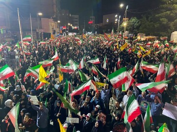 حماسه سرایی«باید برخاست» محمدی پناه در اجتماع باشکوه مردم کرمان