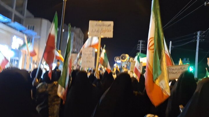 راهپیمایی مردم در حمایت از مدافعان وطن و بیعت با رهبر انقلاب در گناوه