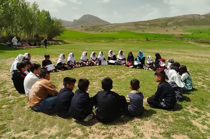 کودکان و نوجوانان روستای «محمدآباد» ازنا با تلسکوپ خورشید را رصد کردند