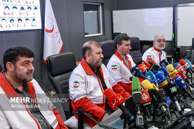 آماده باش ۱۱۰ هزار نیروی امدادی هلال احمر در جنگ اخیر آماده باش ۱۱۰ هزار نیروی امدادی هلال احمر در جنگ اخیر