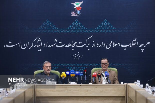 آیین تجلیل از خانواده شهدای هلال احمر در بنیاد شهید