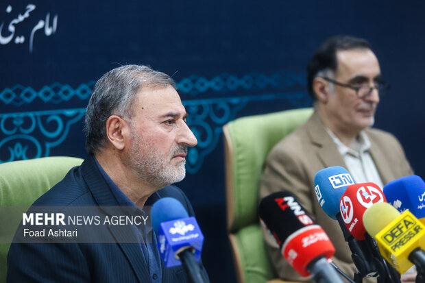 آیین تجلیل از خانواده شهدای هلال احمر در بنیاد شهید