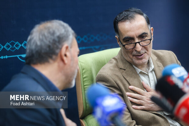 آیین تجلیل از خانواده شهدای هلال احمر در بنیاد شهید