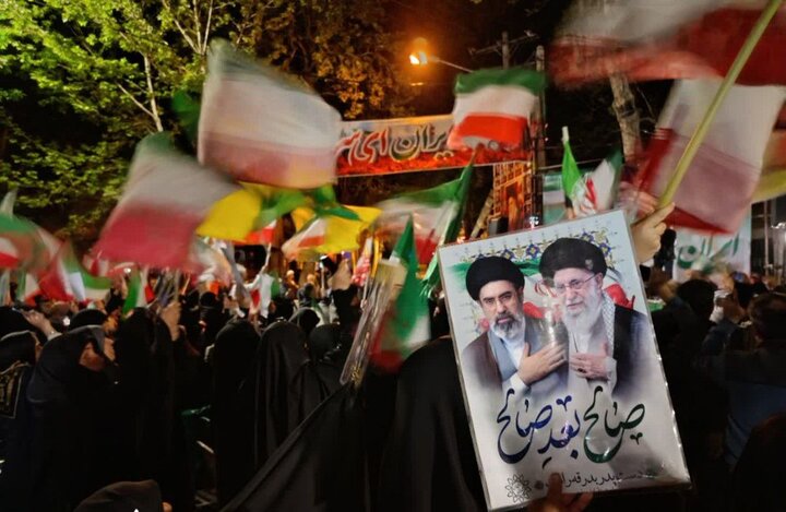 شکوه حضور مردم و کاروان خودرویی مردم نراق در بیعت با رهبر انقلاب