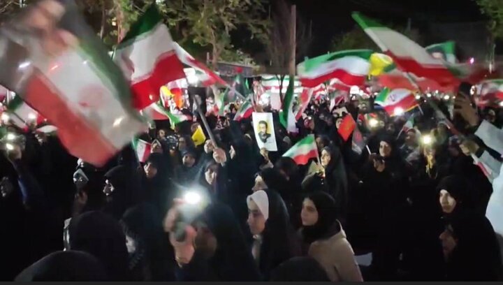 موج شصت و هفتم اجتماع مردم در خیابان کاشانی شهرکرد