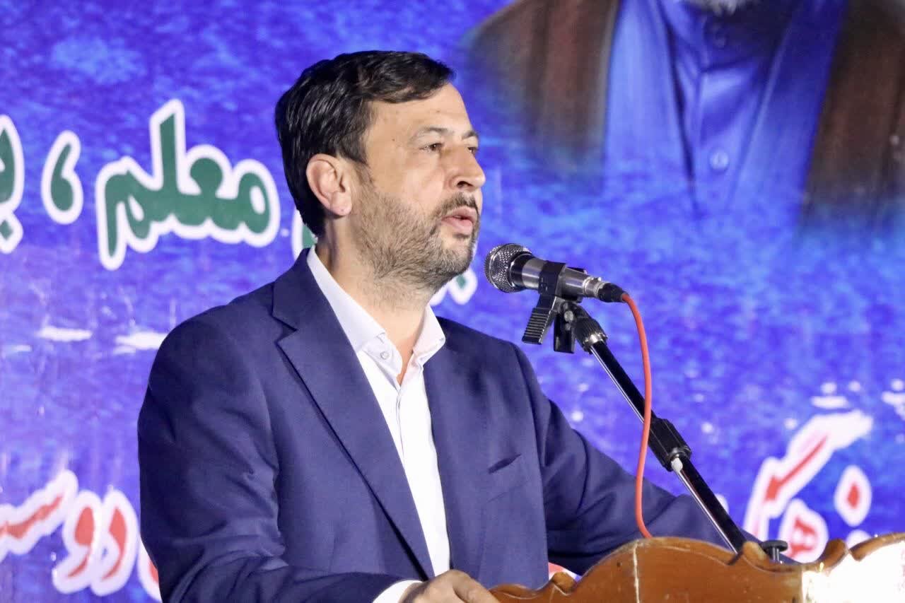 خون‌ دانش‌آموزان شهید، درخت دانایی را ریشه‌دارتر می کند