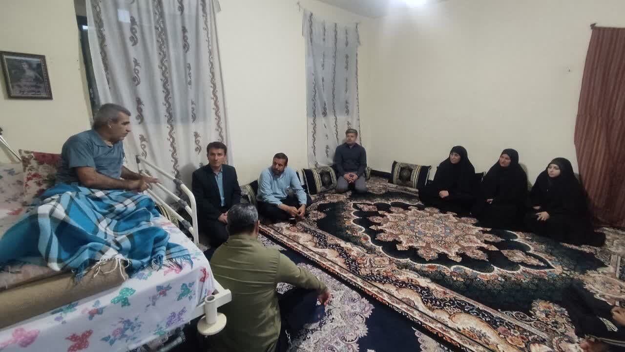 تجلیل مسئولان سپاه فتح کهگیلویه وبویراحمد از جانباز جنگ رمضان در دهدشت