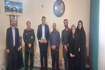 مسئولان بروجرد با خانواده شهدای جنگ رمضان دیدار کردند