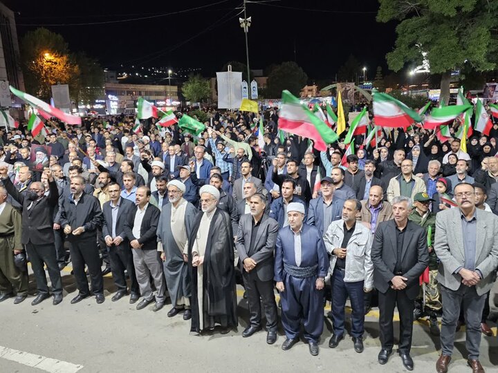 میدان آزادی سنندج؛ روایت مردمی که پای ایران ایستاده‌اند