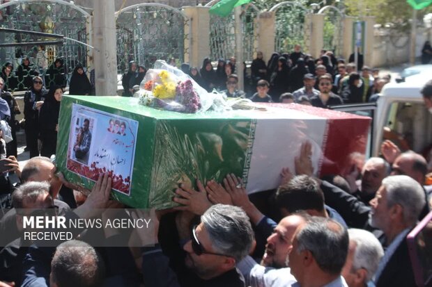 پیکر مطهر شهید احسان اسفندیار در فیروزکوه تشییع شد