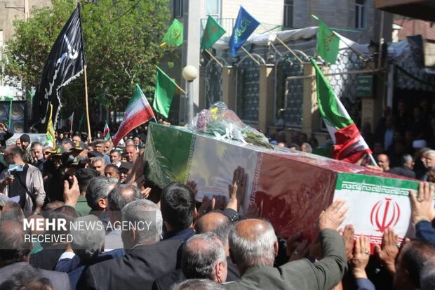 پیکر مطهر شهید احسان اسفندیار در فیروزکوه تشییع شد