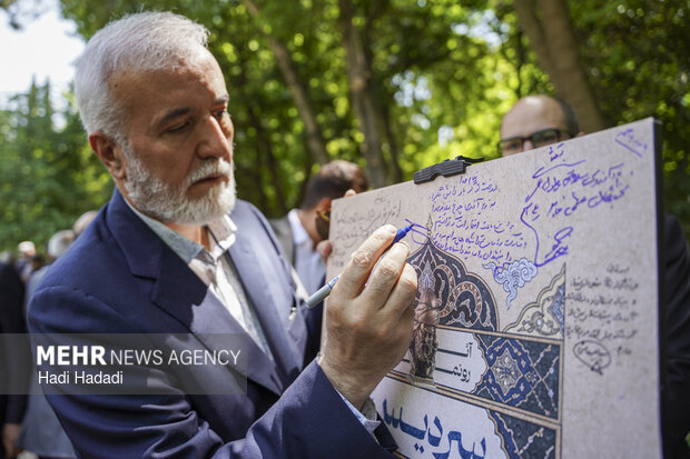 رونمایی از ۱۸ سردیس مفاخر علمی استان فارس