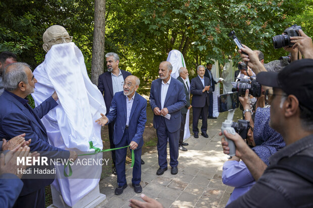 رونمایی از ۱۸ سردیس مفاخر علمی استان فارس