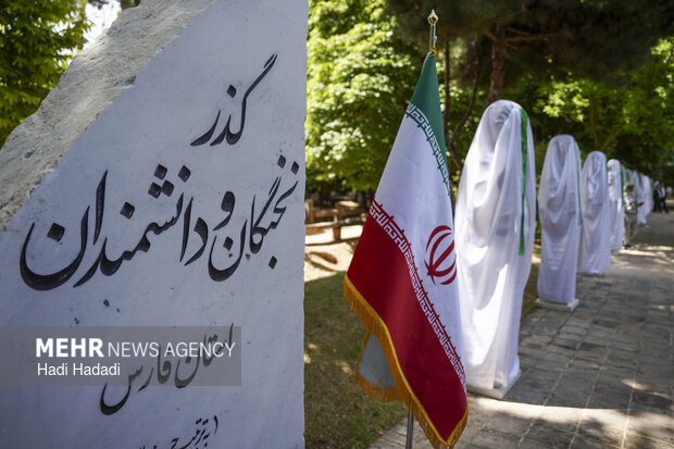 رونمایی از ۱۸ سردیس مفاخر علمی استان فارس