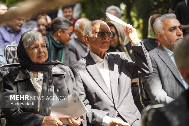 رونمایی از ۱۸ سردیس مفاخر علمی استان فارس