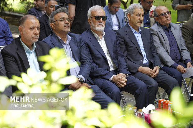 رونمایی از ۱۸ سردیس مفاخر علمی استان فارس