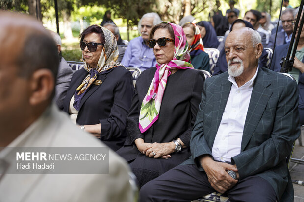 رونمایی از ۱۸ سردیس مفاخر علمی استان فارس