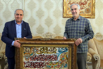 حضور سرزده استاندار آذربایجان شرقی در منزل معلم دوران دبیرستان خود