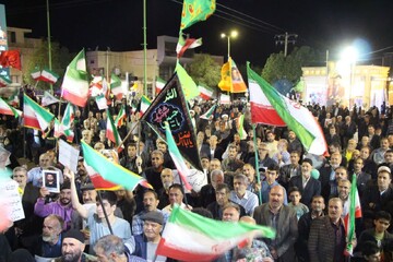 خروش حماسی مردم اردستان در شب هفتاد و ششم