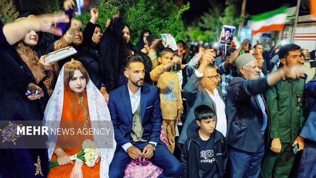 برگزاری مراسم عقد زوج مارگونی در تجمع شبانه