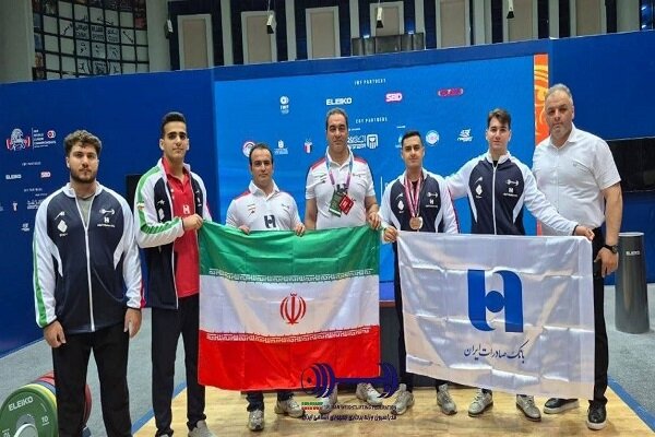 مدال جهانی وزنه بردار ایران تقدیم به شهدای میناب و ناو دنا