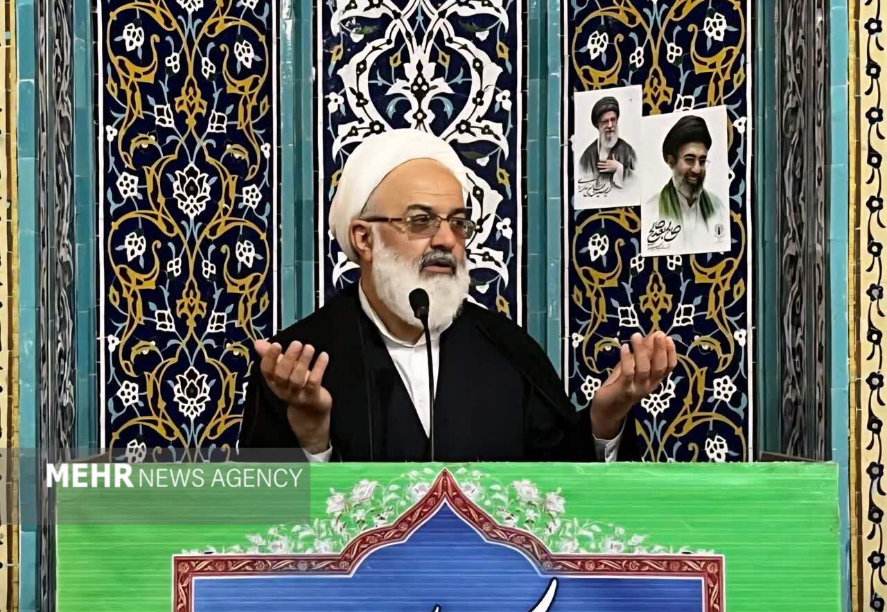 امام جمعه آرادان: آمار ازدواج و فرزندآوری در شهرستان «ضعیف» است