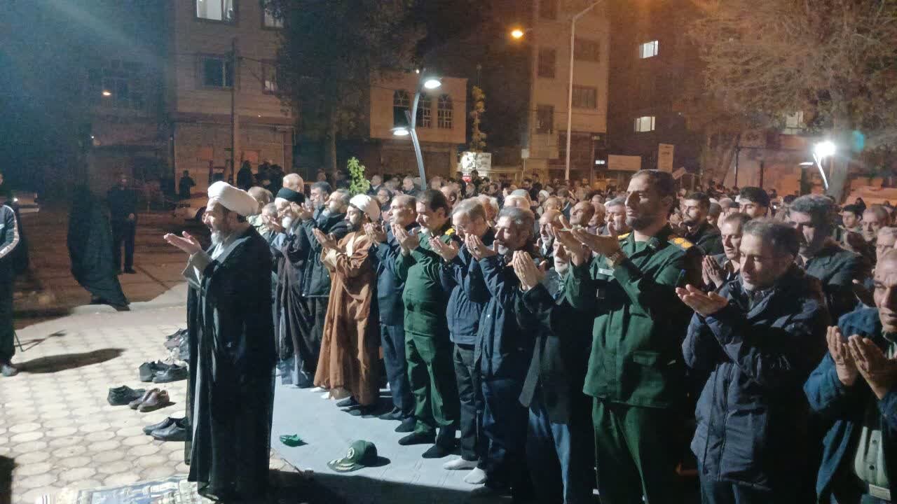 اقامه نماز استغاثه به درگاه امام زمان(عج) در بیجار