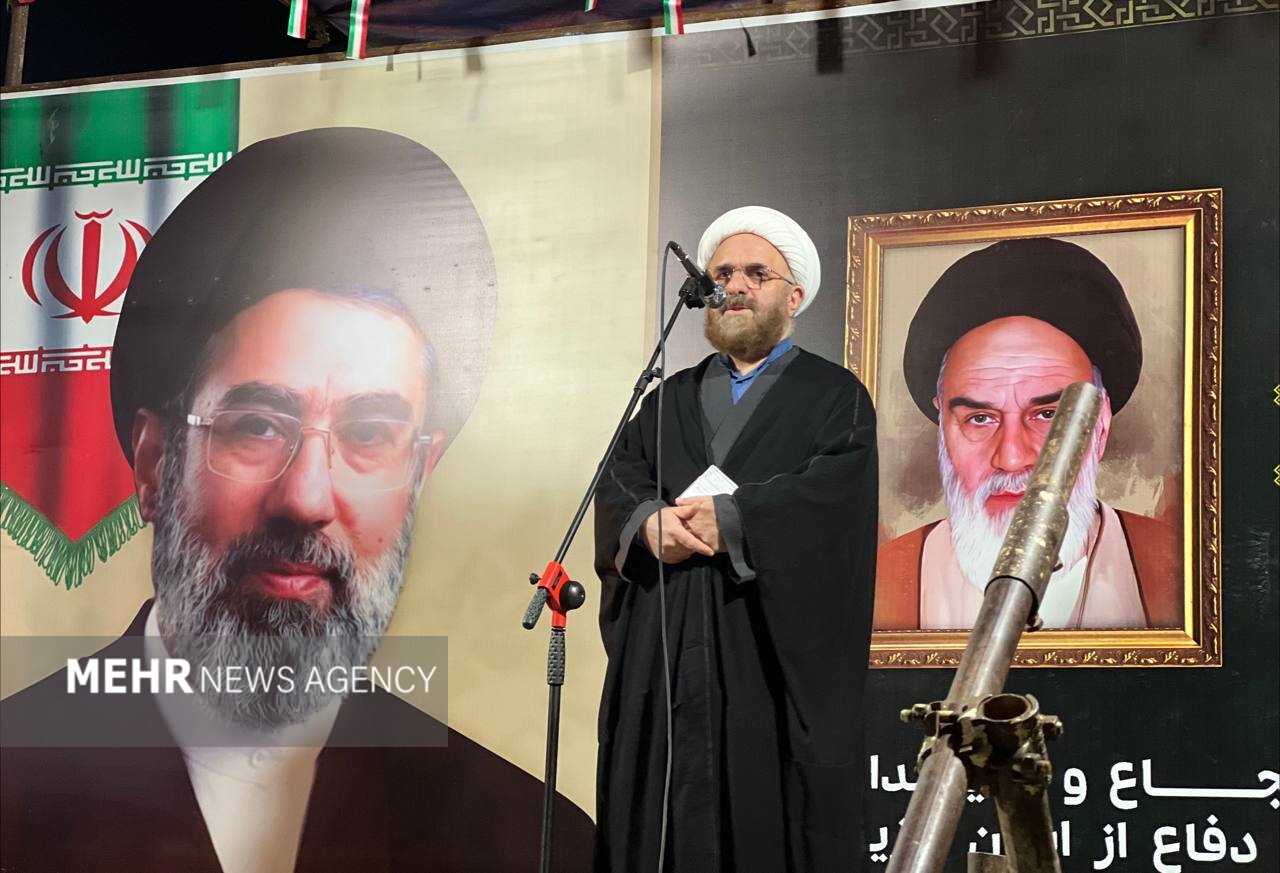 امام جمعه فومن: تنگه هرمز خط قرمز نظام اسلامی است