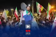 عکس دسته‌جمعی اهالی هرمز با لاشه MQ۹