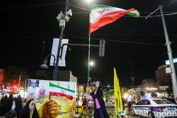 پرچم گردانی در میادین و معابر دیار مومنان کاشان