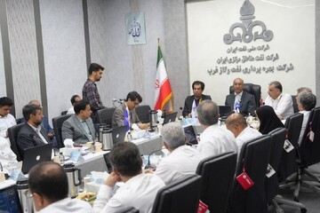 استاندار کرمانشاه: صنعت نفت سنگر دفاع اقتصادی کشور است